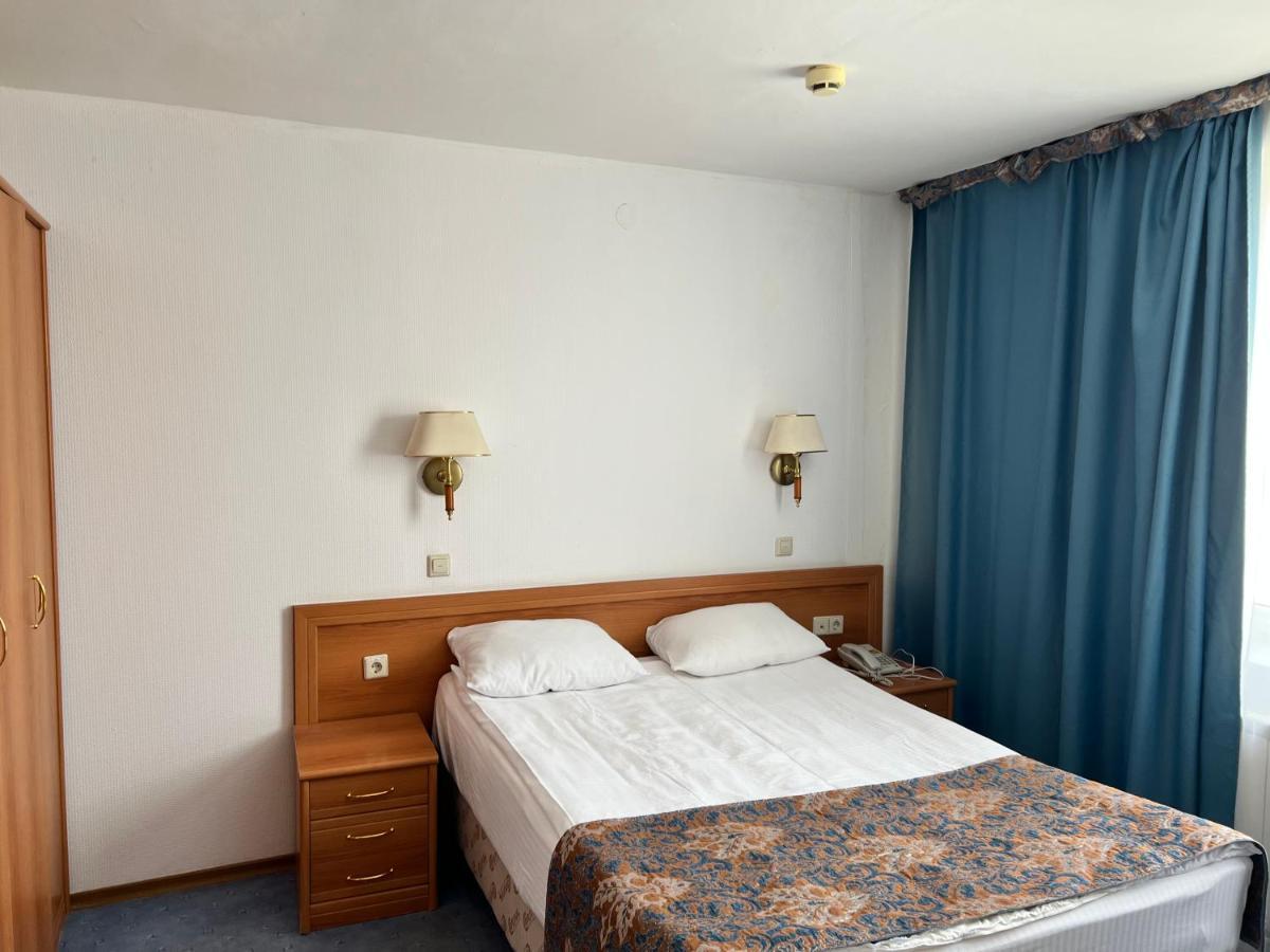 Green Hotel Atyraū Extérieur photo