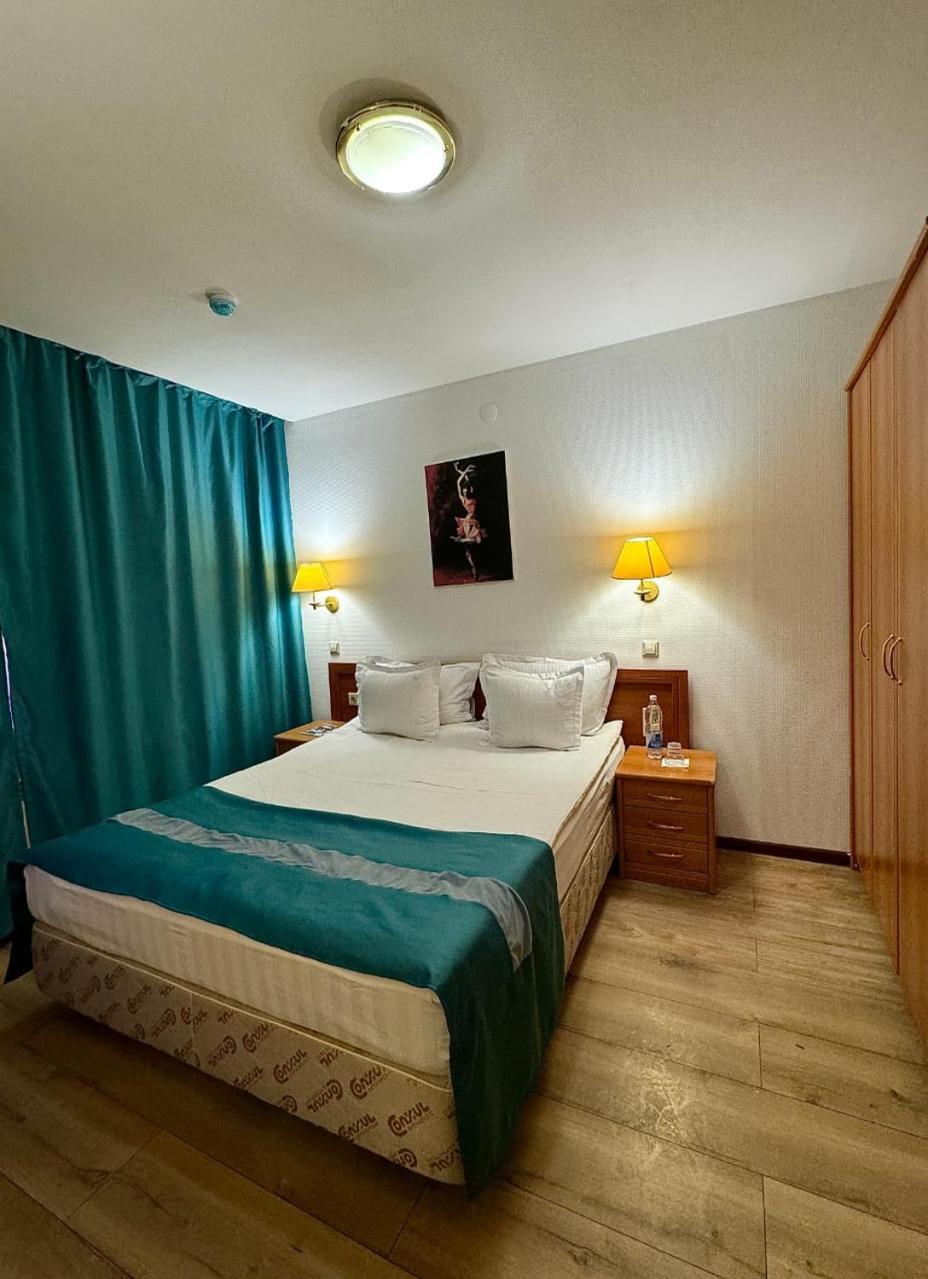 Green Hotel Atyraū Extérieur photo