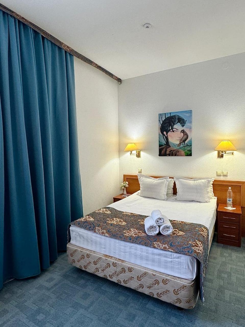 Green Hotel Atyraū Extérieur photo