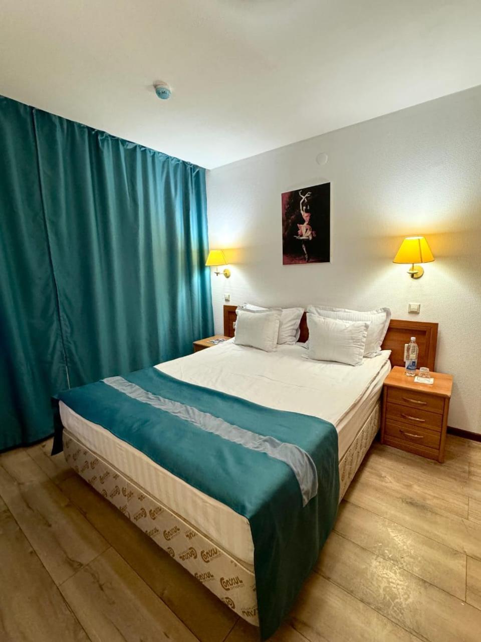Green Hotel Atyraū Extérieur photo