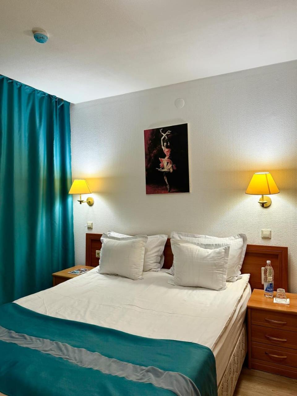 Green Hotel Atyraū Extérieur photo