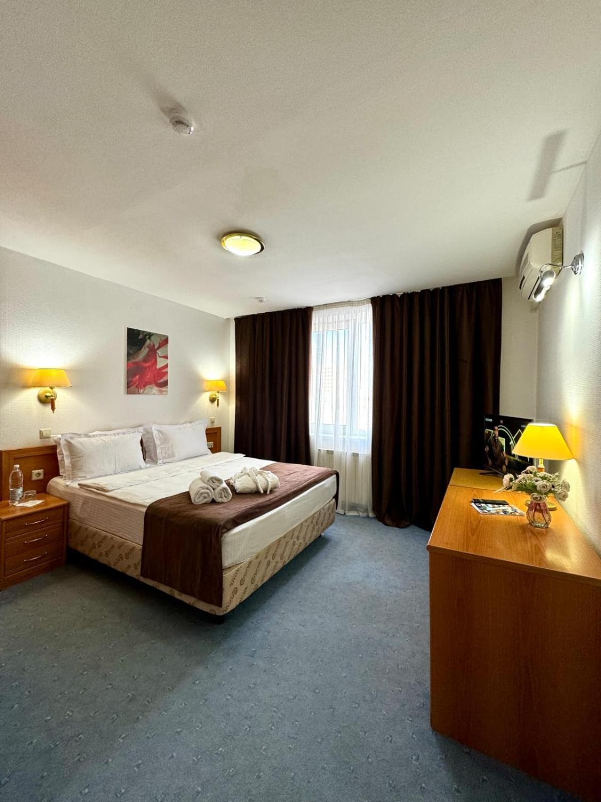Green Hotel Atyraū Extérieur photo