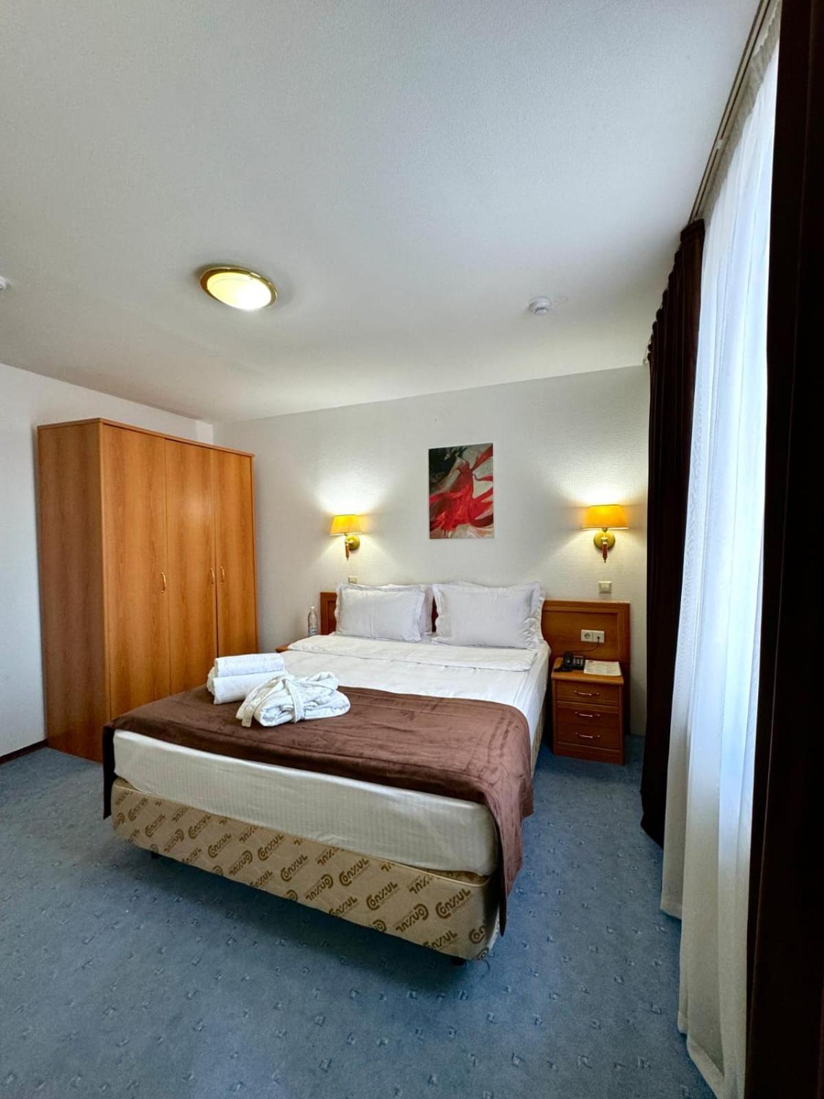 Green Hotel Atyraū Extérieur photo