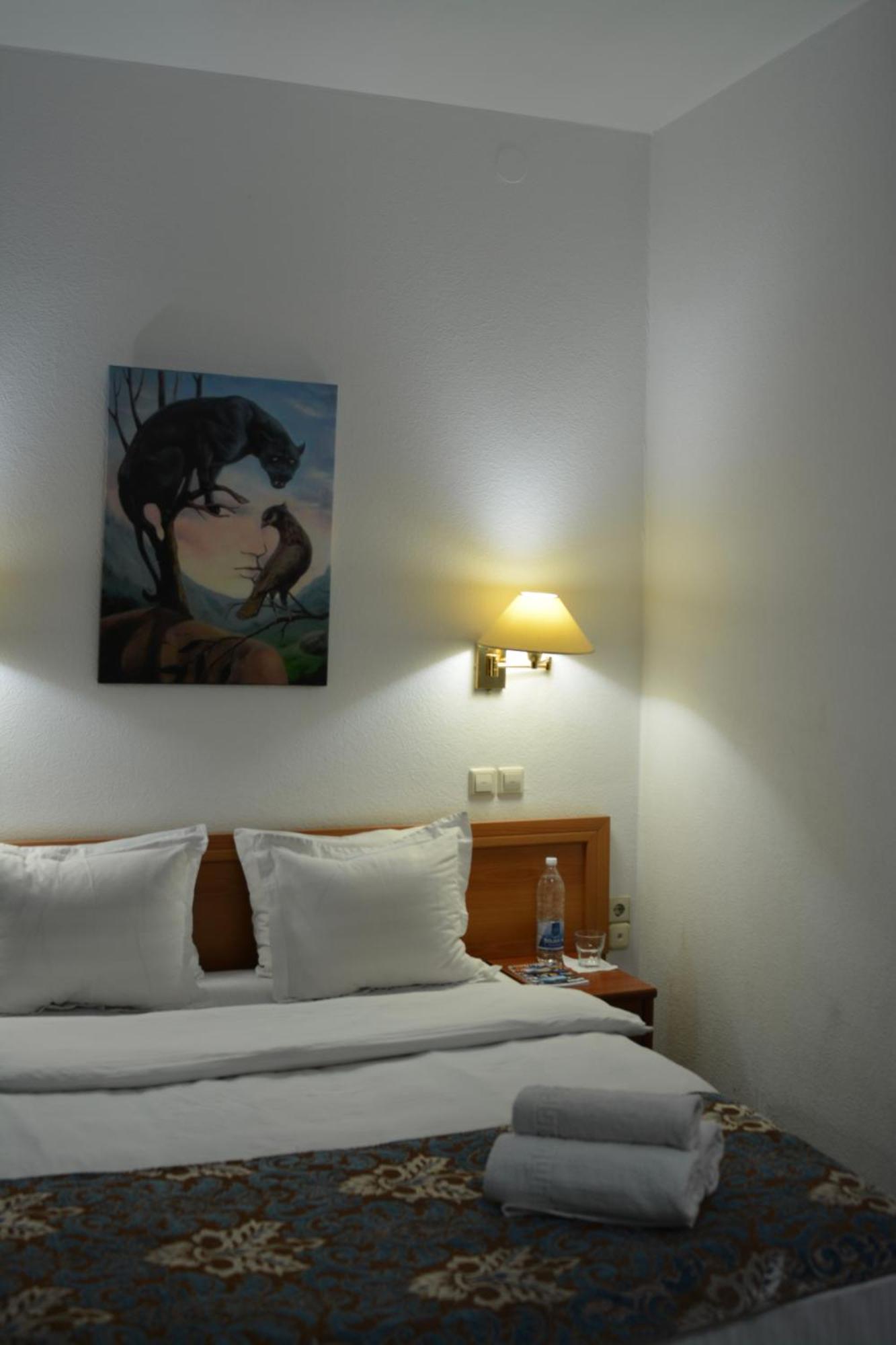 Green Hotel Atyraū Extérieur photo