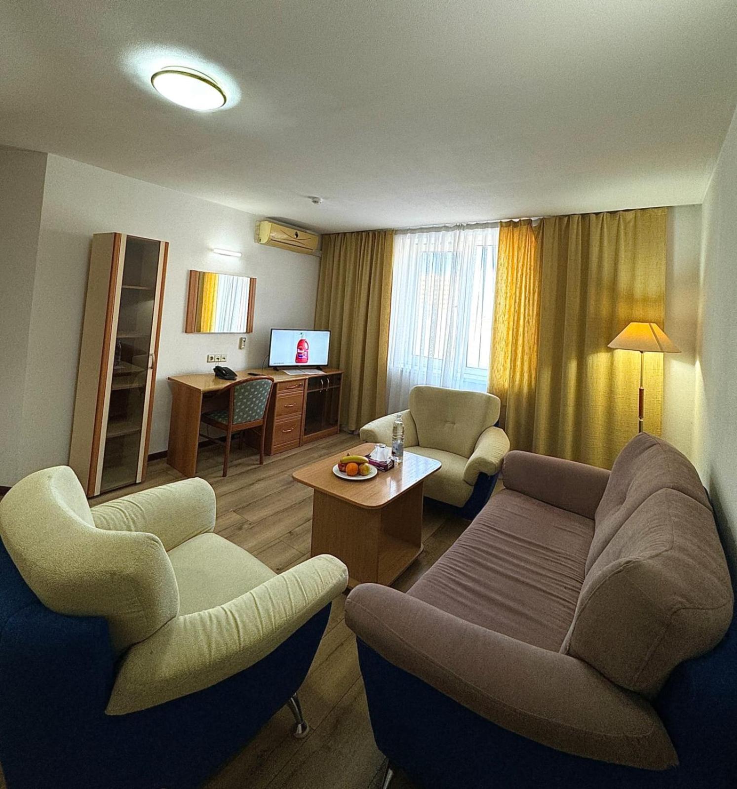 Green Hotel Atyraū Extérieur photo